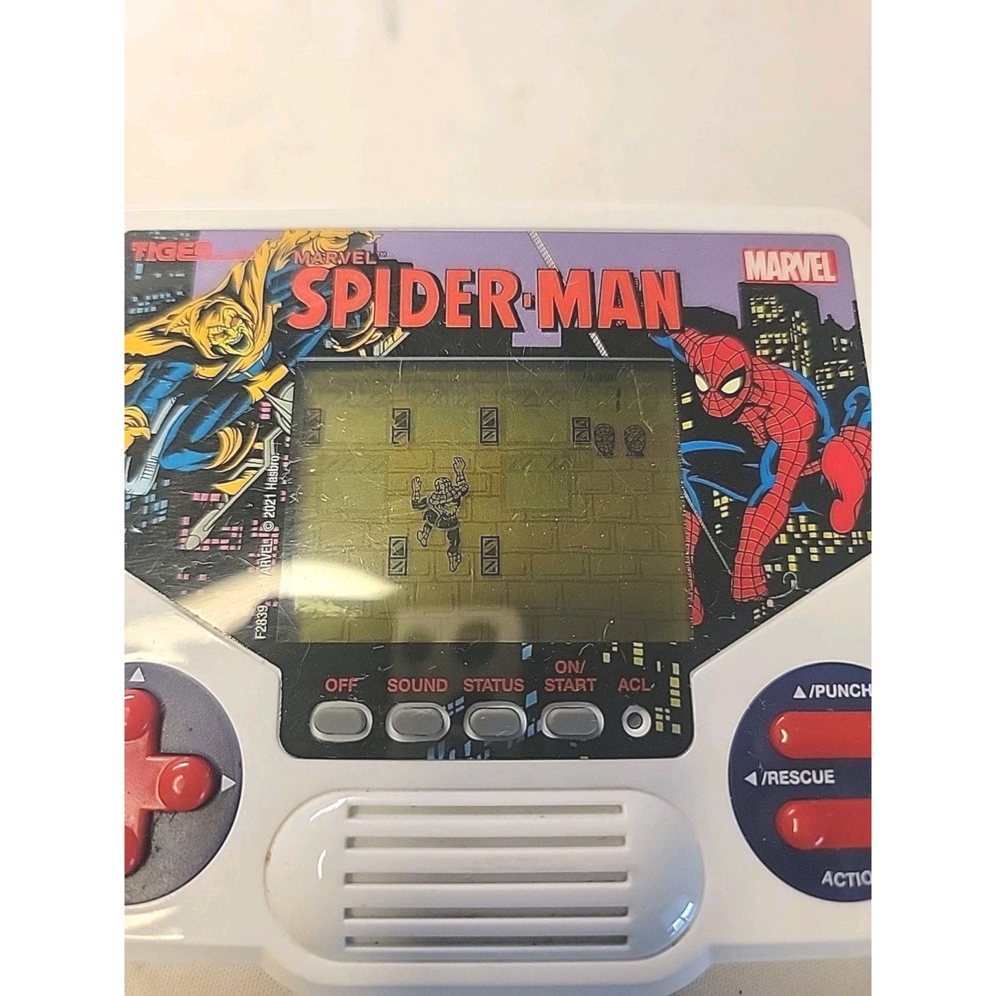 Hasbro Tiger Electronics Marvel Spider-Man Handheld Electronic Game - Tested