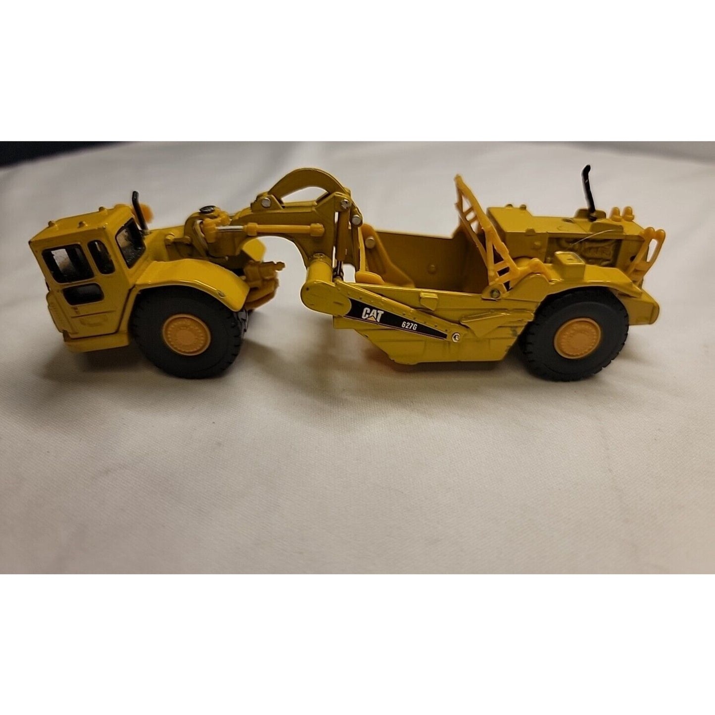 1/87 (HO) Cat 627G Wheel Tractor-Scraper Model-Diecast Masters-Caterpiller
