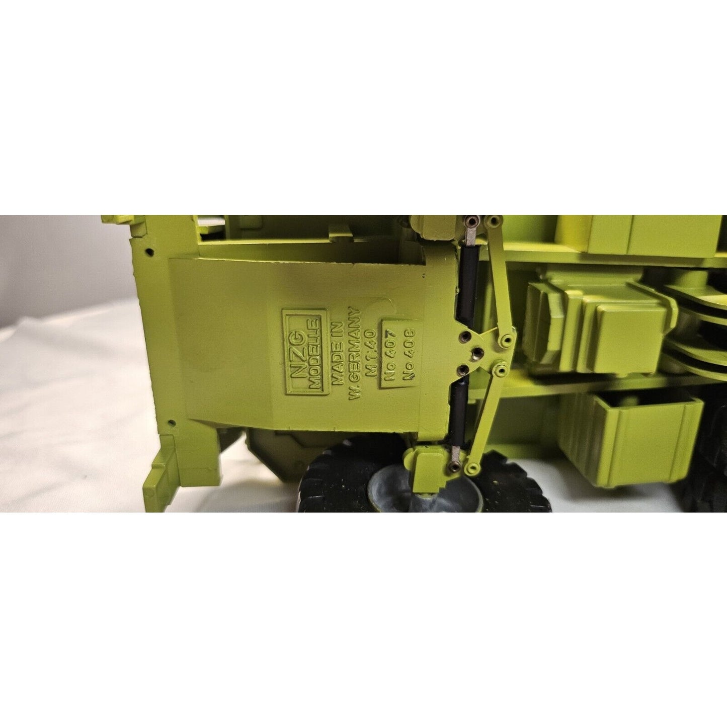 1/40 NZG TEREX 3340 Dump Truck Green