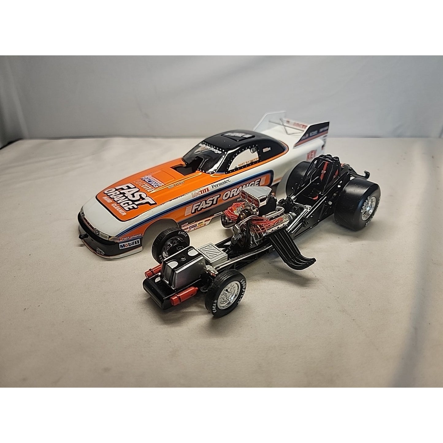 ACTION 1995 DODGE FUNNY CAR WHIT BAZEMORE FAST ORANGE SCALE 1:24