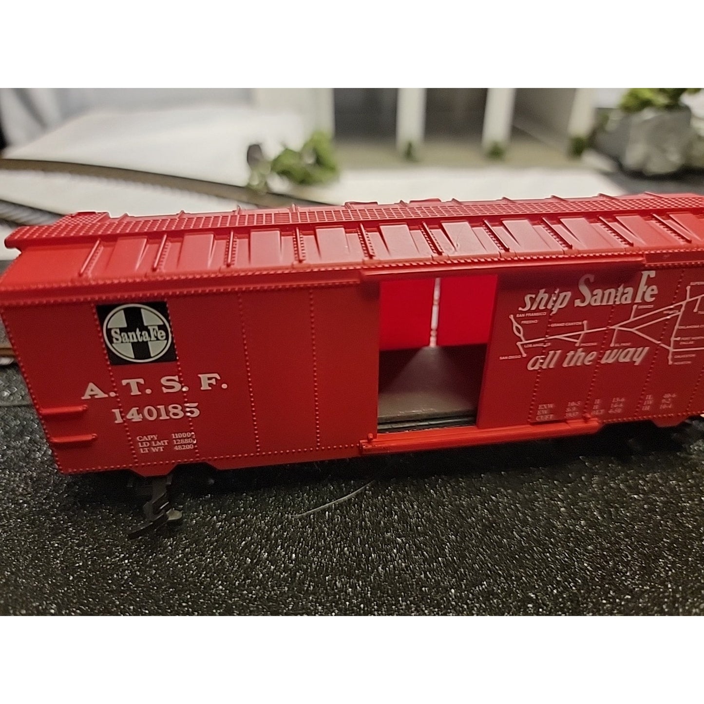 ho scale box cars lot (4) Used Missing Slide Door