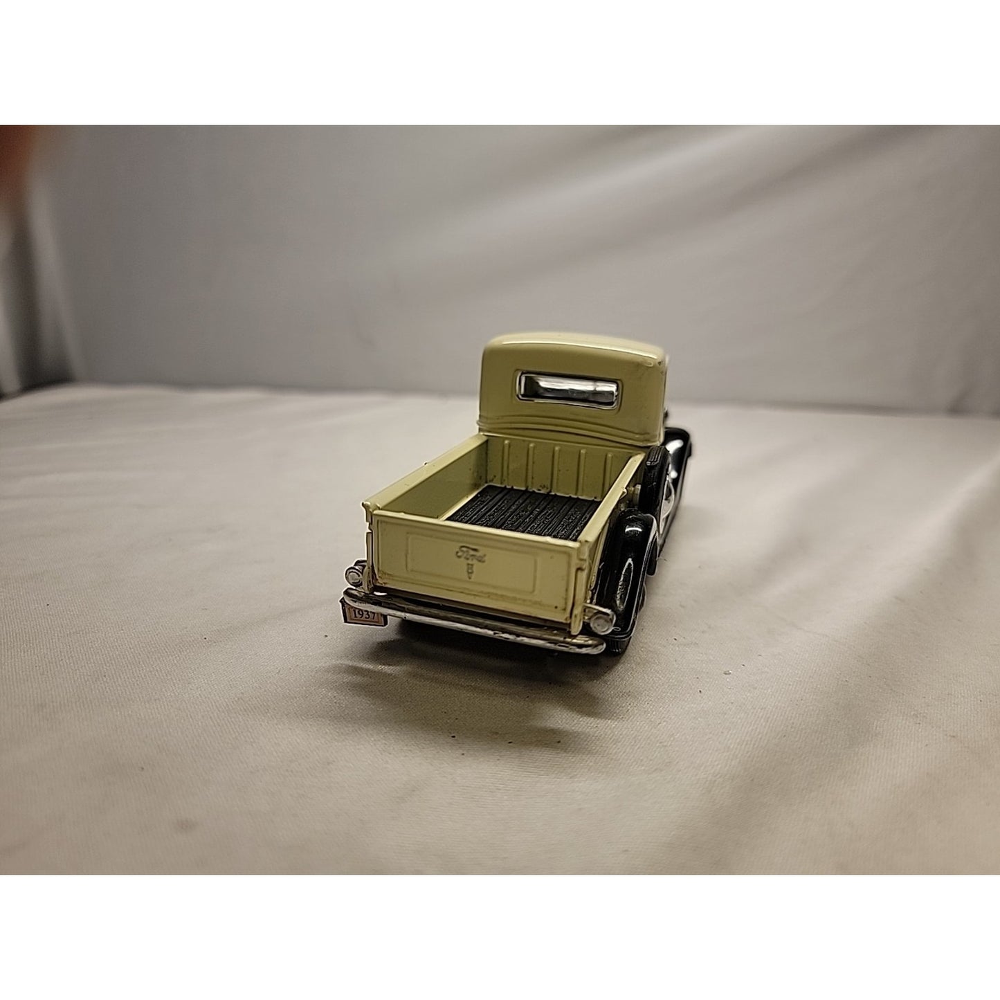 Superior 1937 Ford Pickup Cream Color Die Cast 1/34 Scale #SS5607