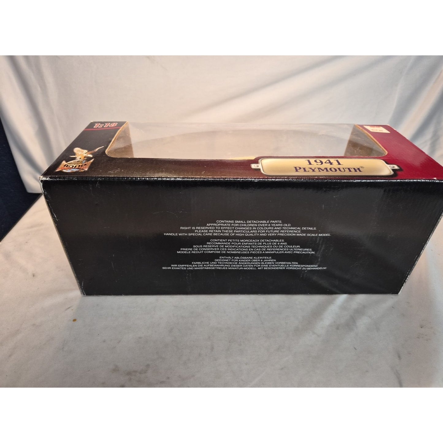 Road Signature- Deluxe Edition- 1941 Plymouth Special Deluxe, Cream 1:18