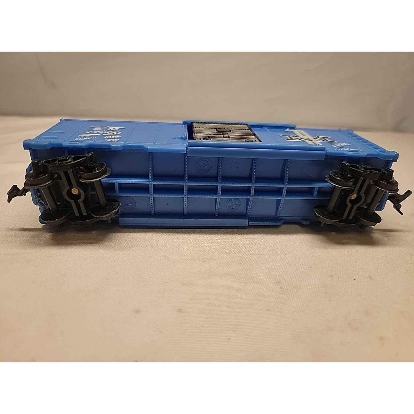 HO Scale 40' Boston and Maine BM 77711 Sliding Door Box Car Loose No Box