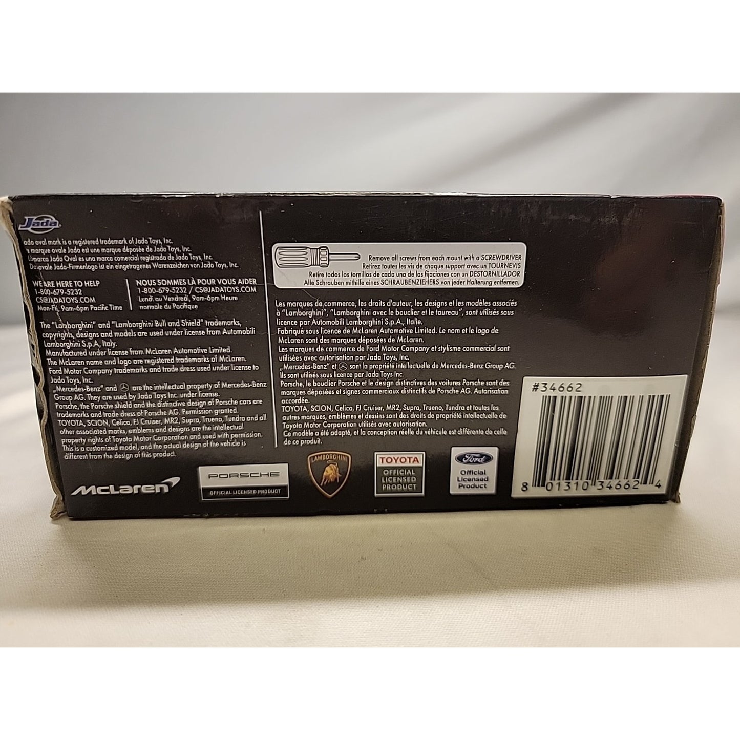 Jada 34662 2017 Ford GT Gold Metallic with White Accents "Pink Slips" 1/32