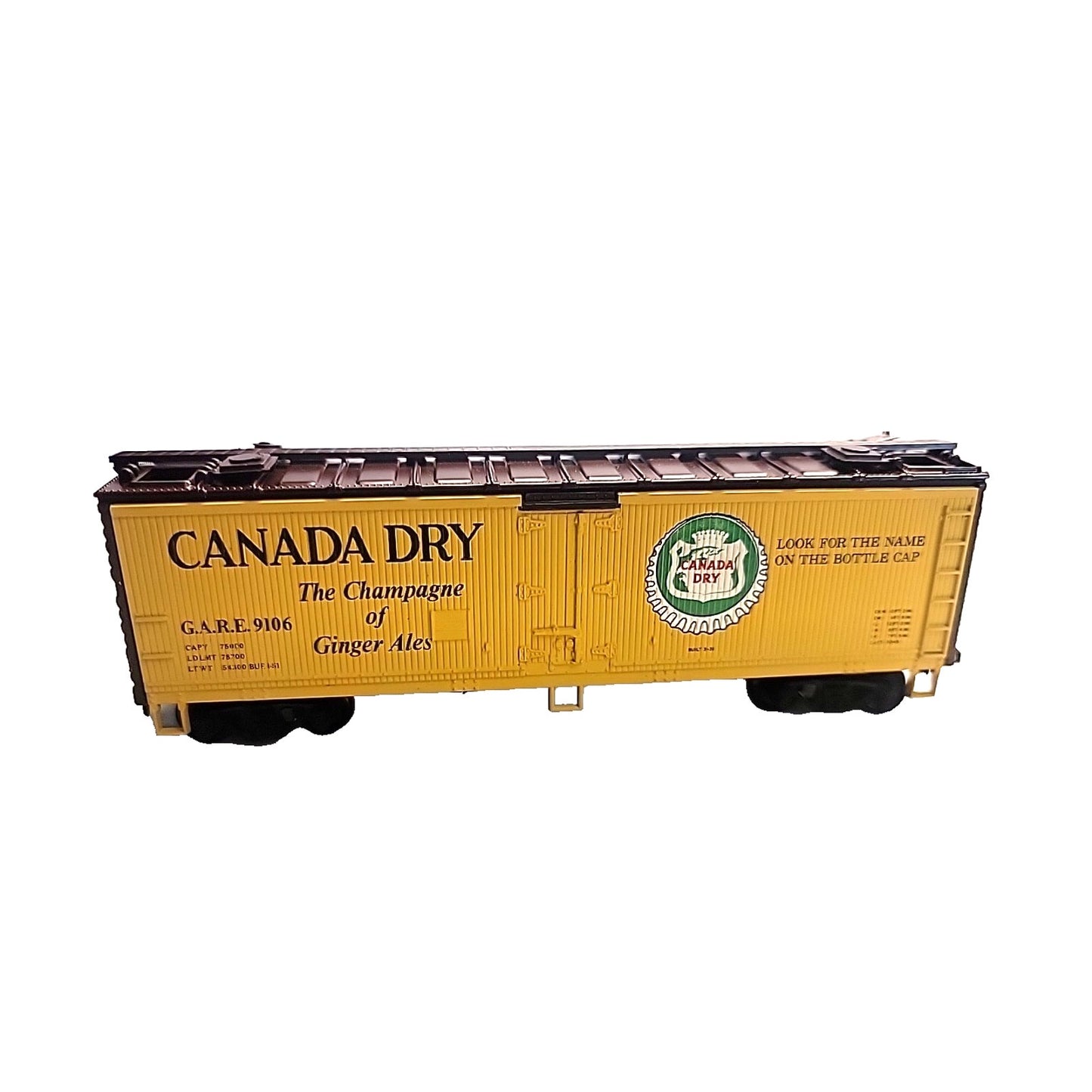 ATHEARN-CANADA DRY REEFER #9105~ HO SCALE W/ box