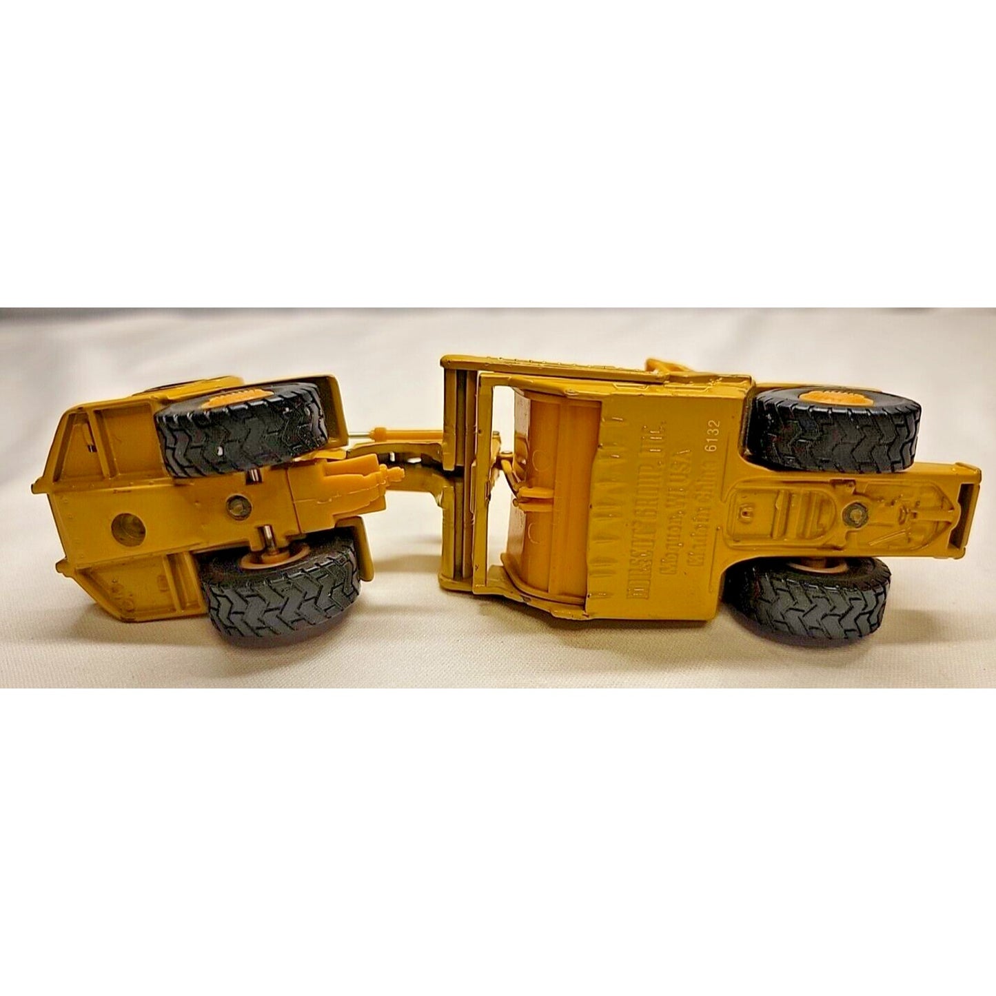 1/87 (HO) Cat 627G Wheel Tractor-Scraper Model-Diecast Masters-Caterpiller