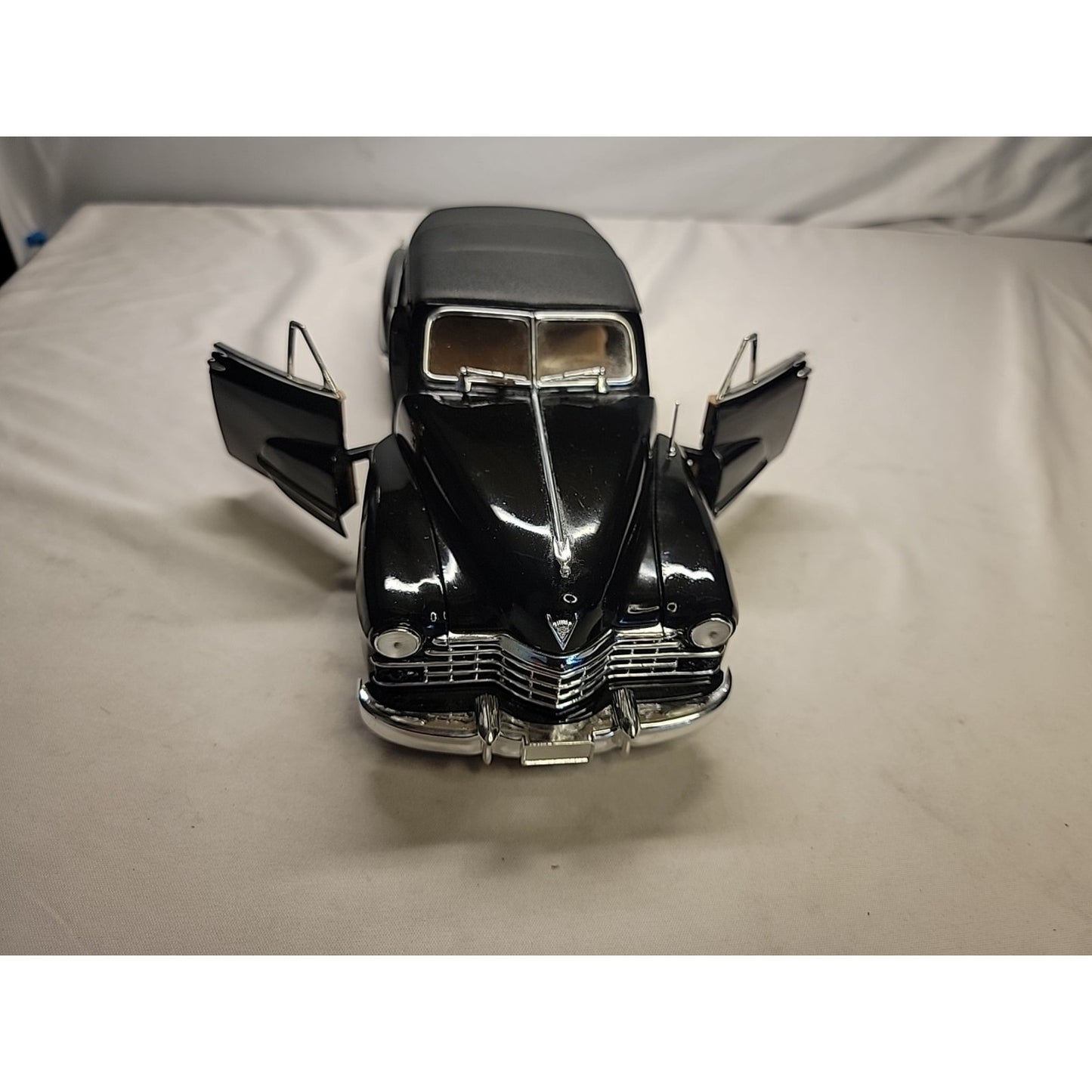 1/18 ANSON 1947 Cadillac Black on Black White Wall tires Tan Interior