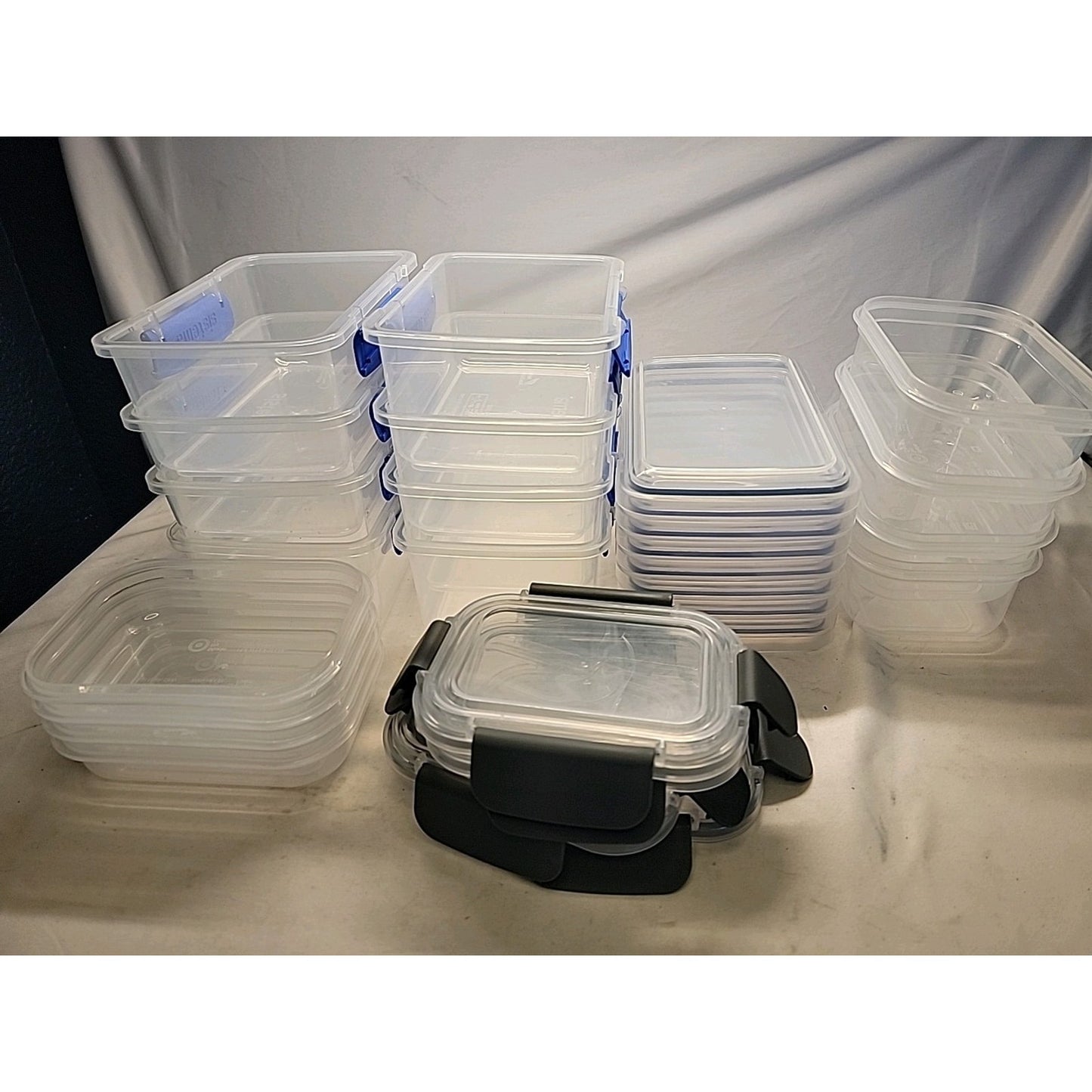 Storage Containers 16PK / 3 Sizes / Snap Lids included / New OB SIZES IN DESC.