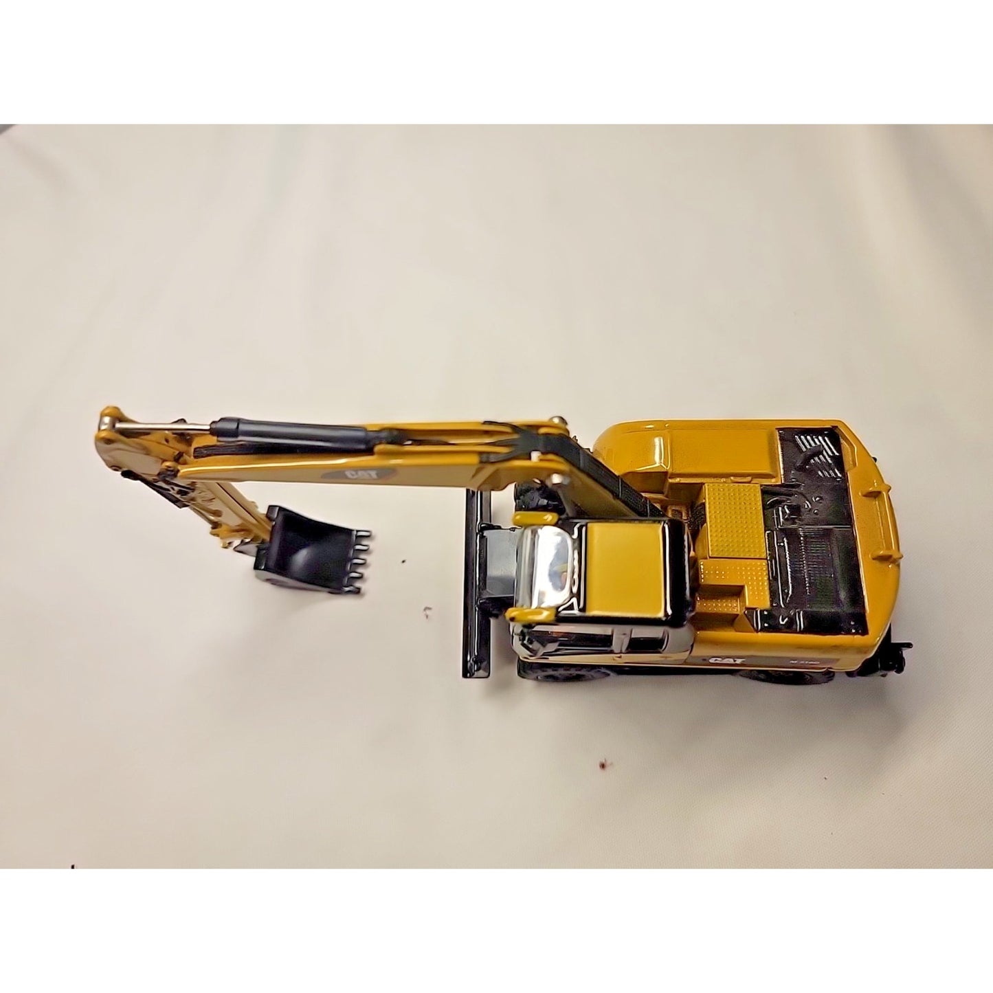 Caterpillar M316D Wheeled Excavator 1:87 HO Scale Model - Diecast Master 85177
