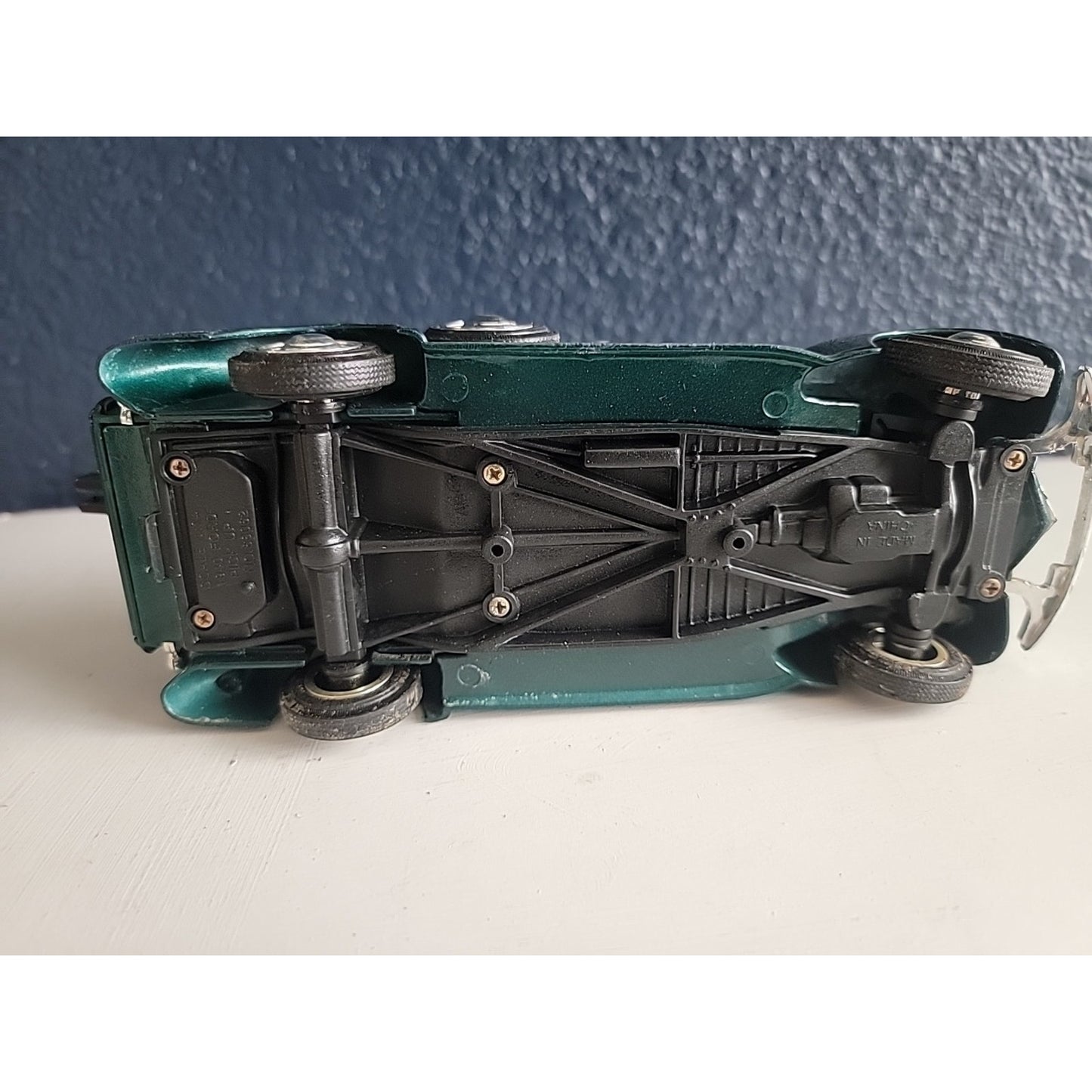 1940 Ford Pickup Truck 1/24 Scale Diecast Model Truck W Tow Equipment Used