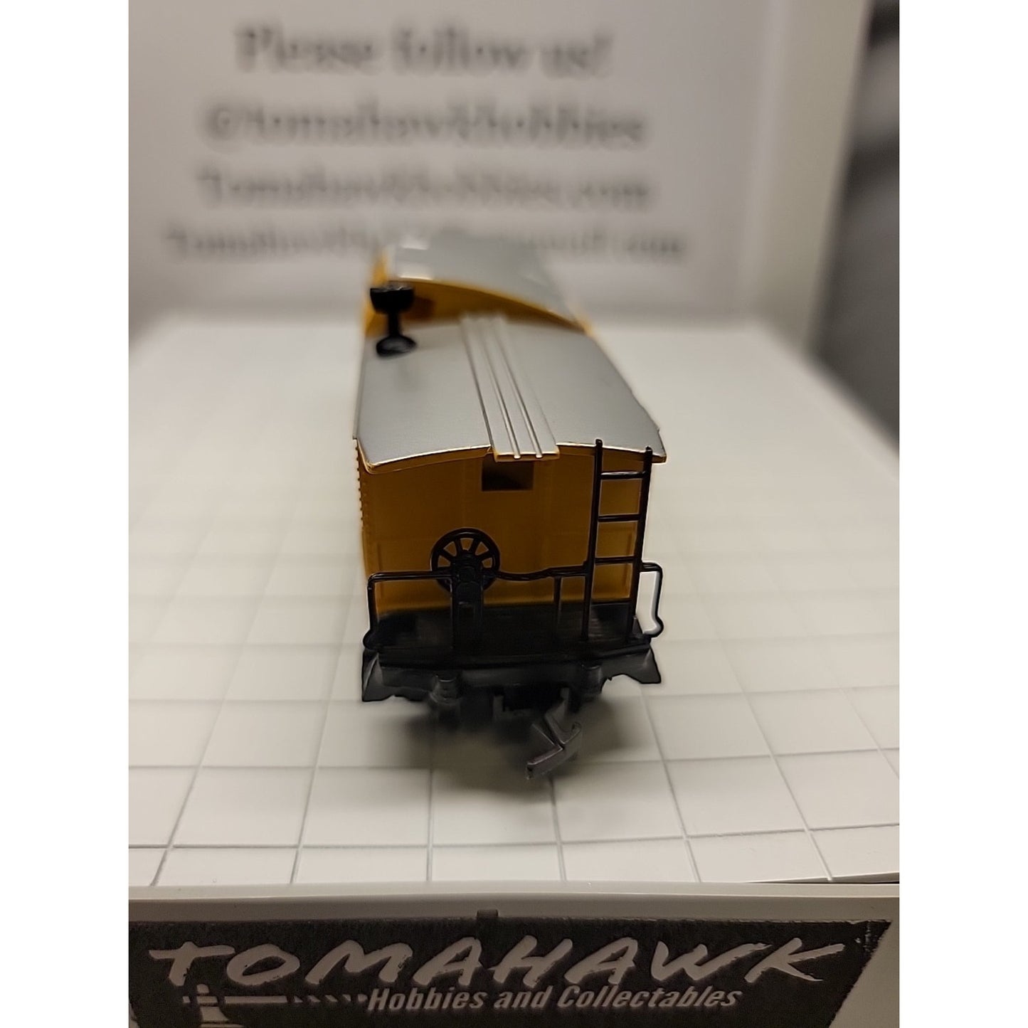 HO scale yellow Union Pacific #49940 Caboose