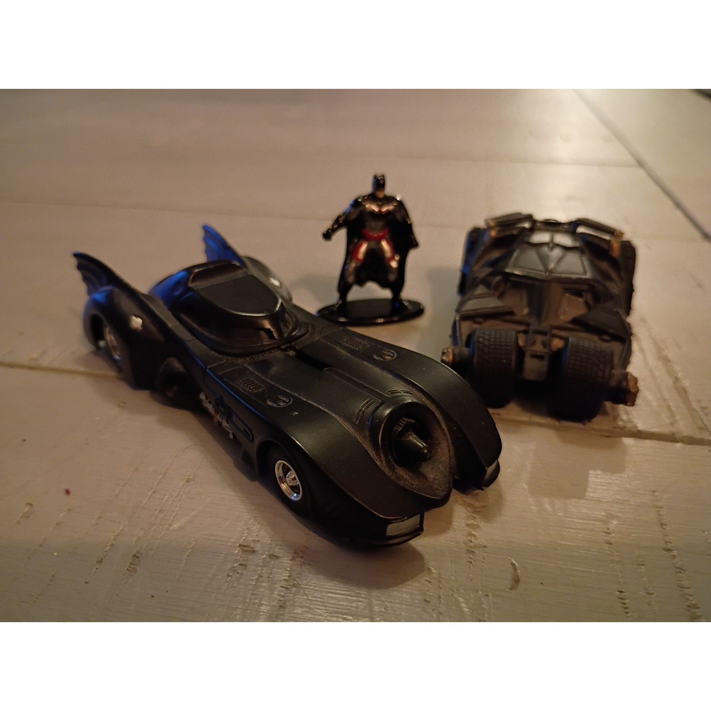 DC Comics -Batman , 2 batmobiles And A Metal Figurine