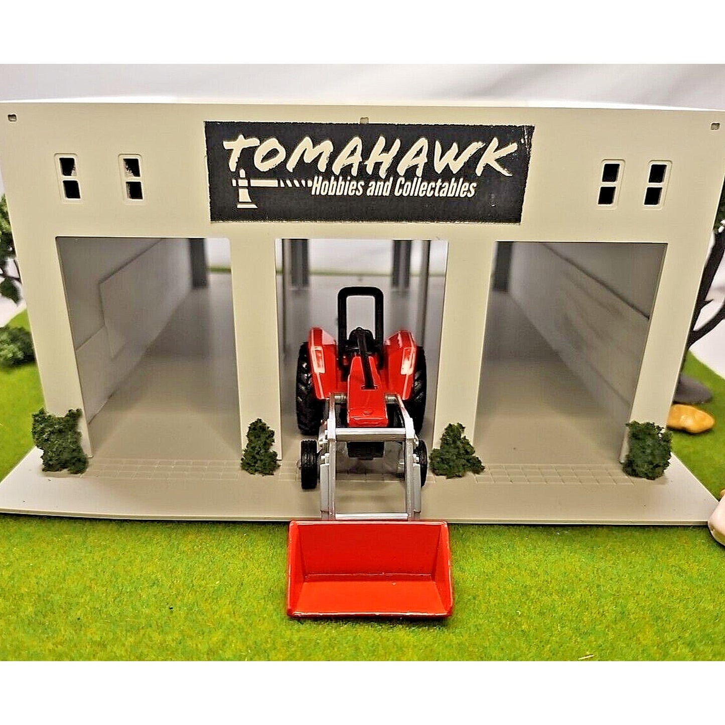 Maisto TONKA Farm TRACTOR Red / grey w/ Bucket