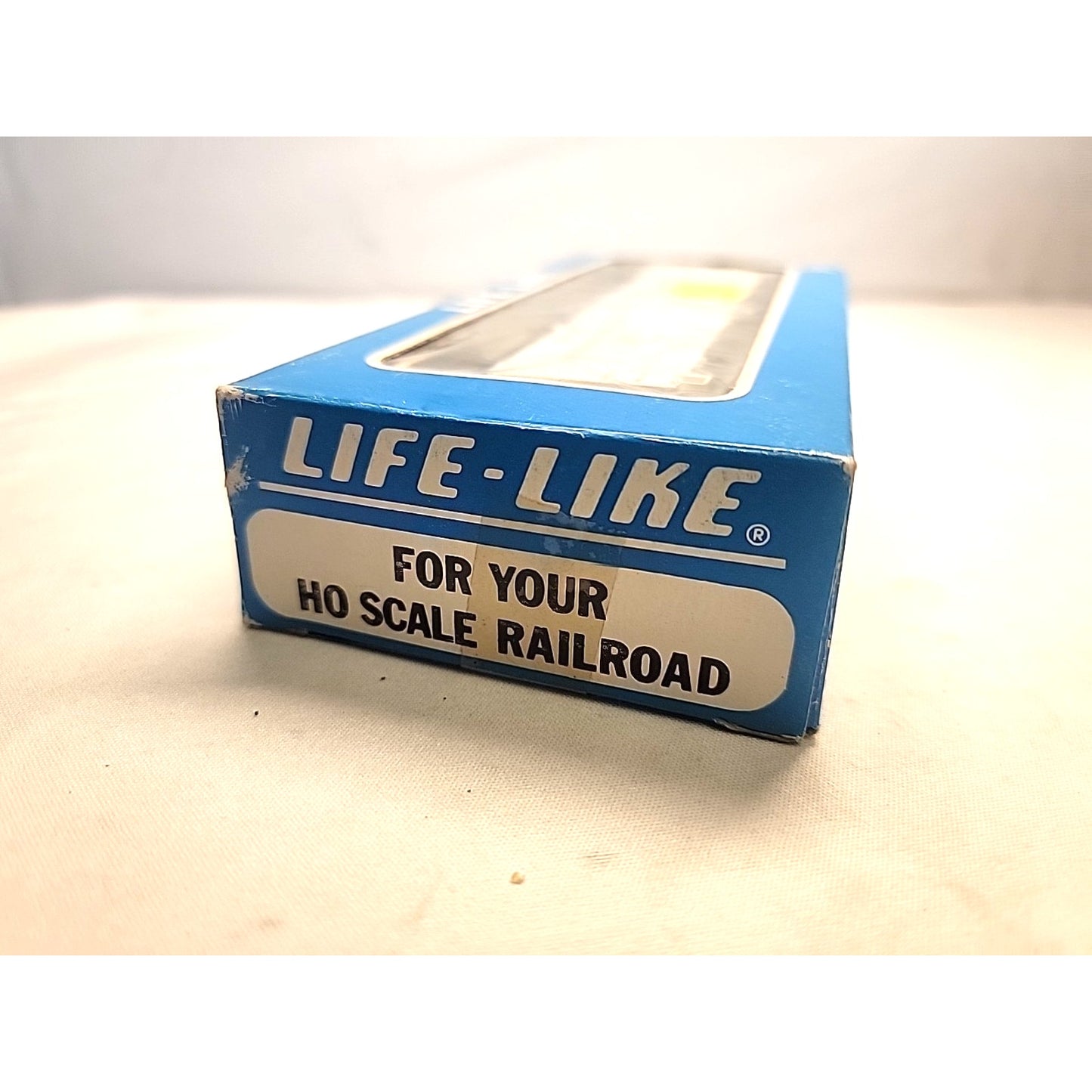 LIFE-LIKE: SWIFT SRLX1020 REEFER BOXCAR, WHITE HO SCALE W/box