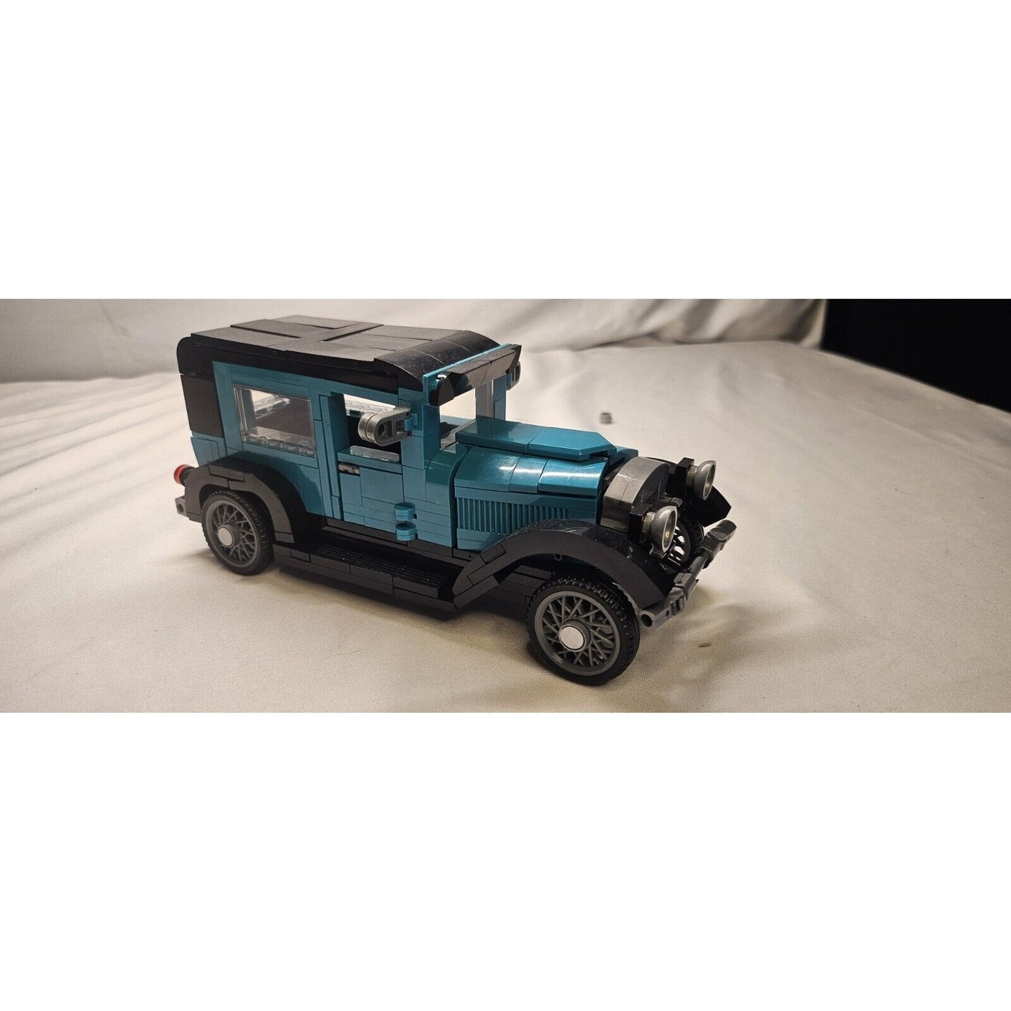 Classic Antique Model Car Building Blocks Set Vintage Collector Truck Bricks