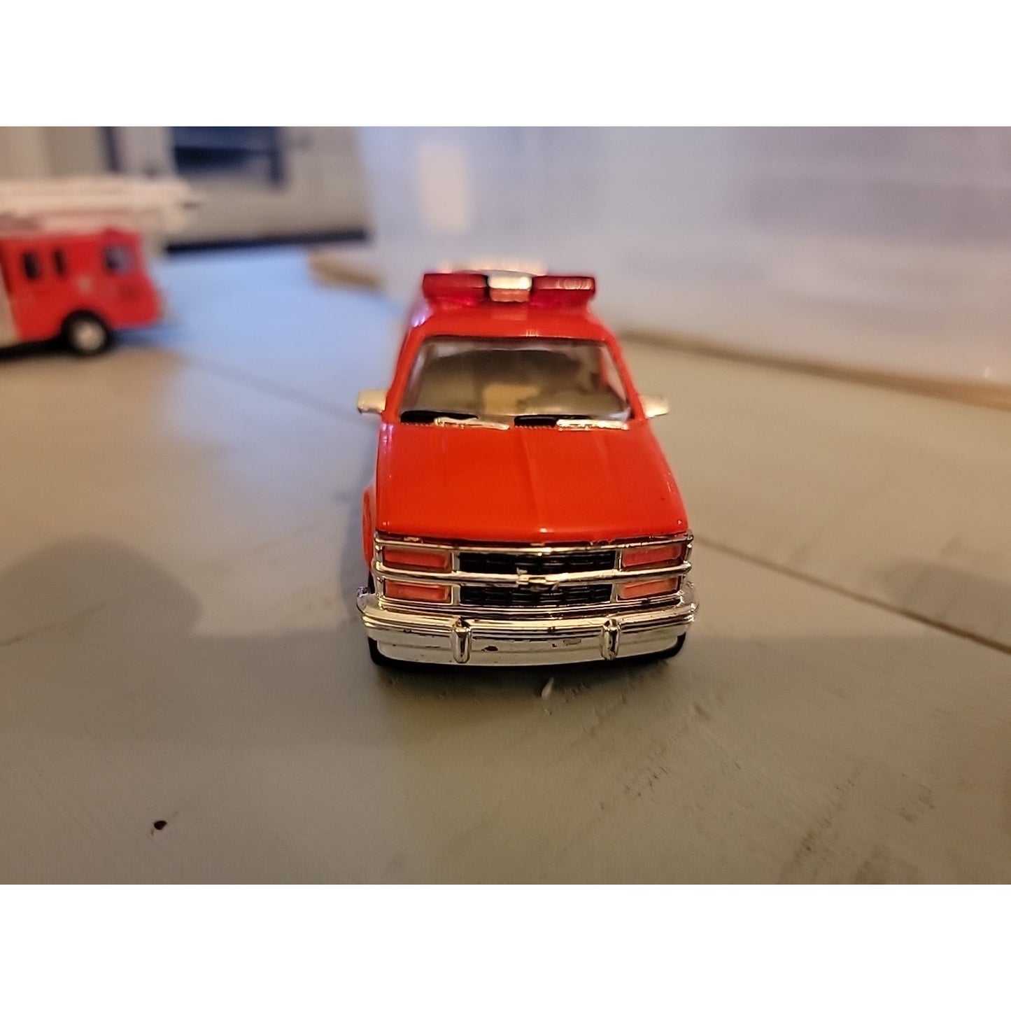 Road Champs Chevrolet Suburban St. Louis Fire Department 1/43