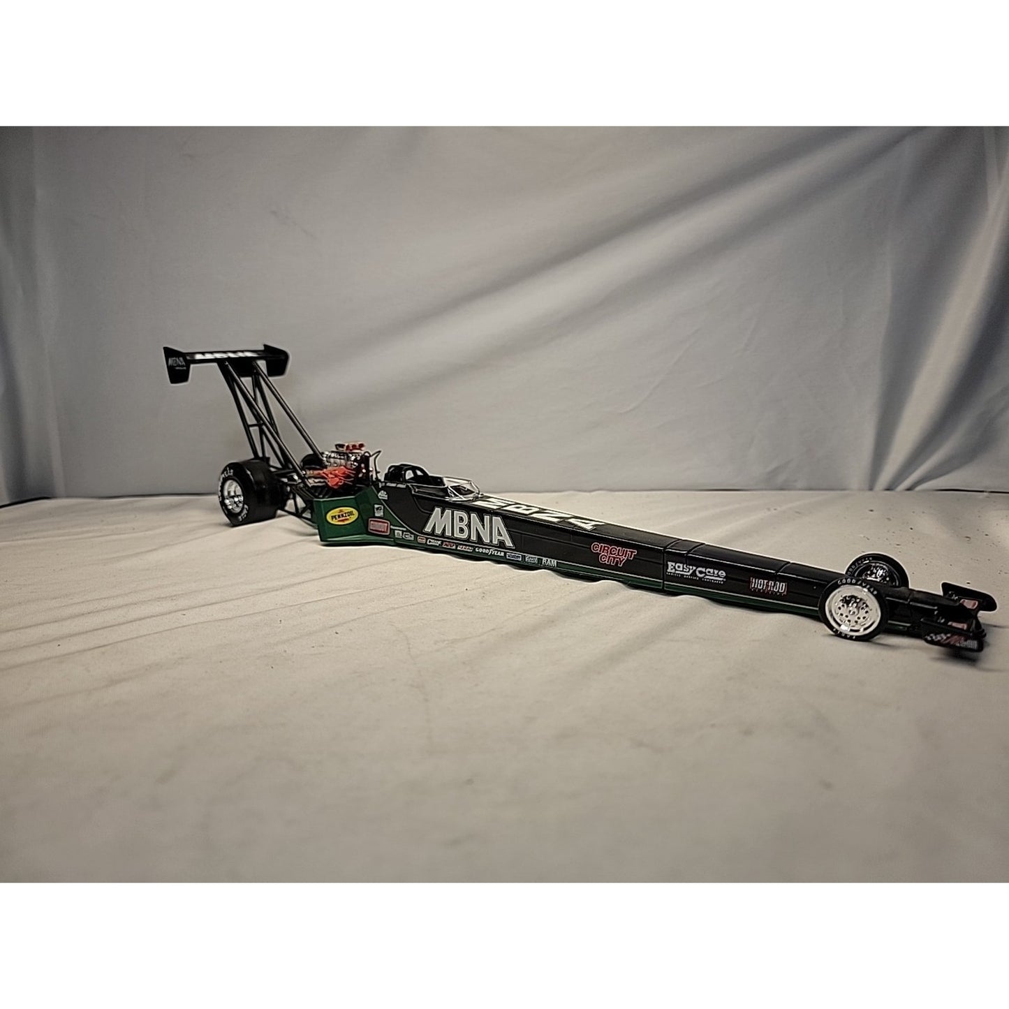 1/24 Action Cory McClenathan MBNA 2000 Dragster.