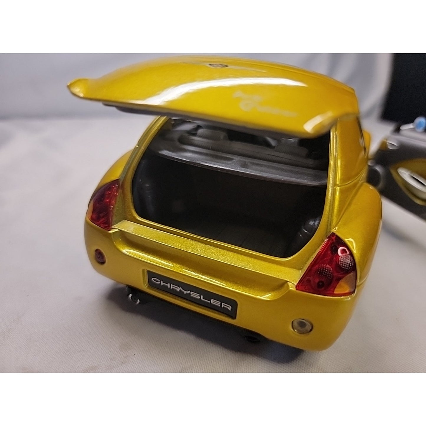 CHRYSLER PRONTO CRUIZER Maisto 1:18 Scale Yellow Gold Metallic Diecast PT