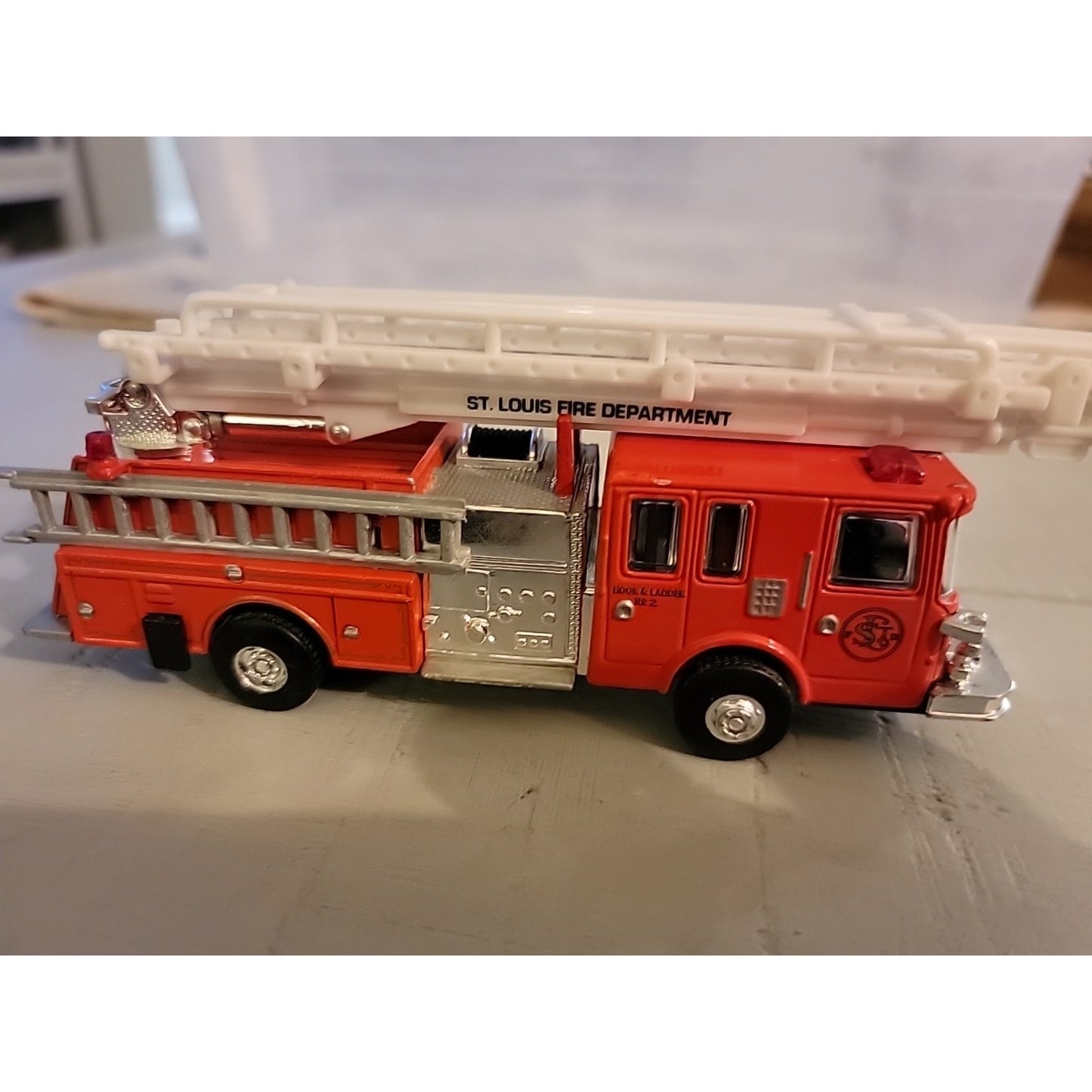 Road Champs St. Louis Hook and Ladder Fire Truck