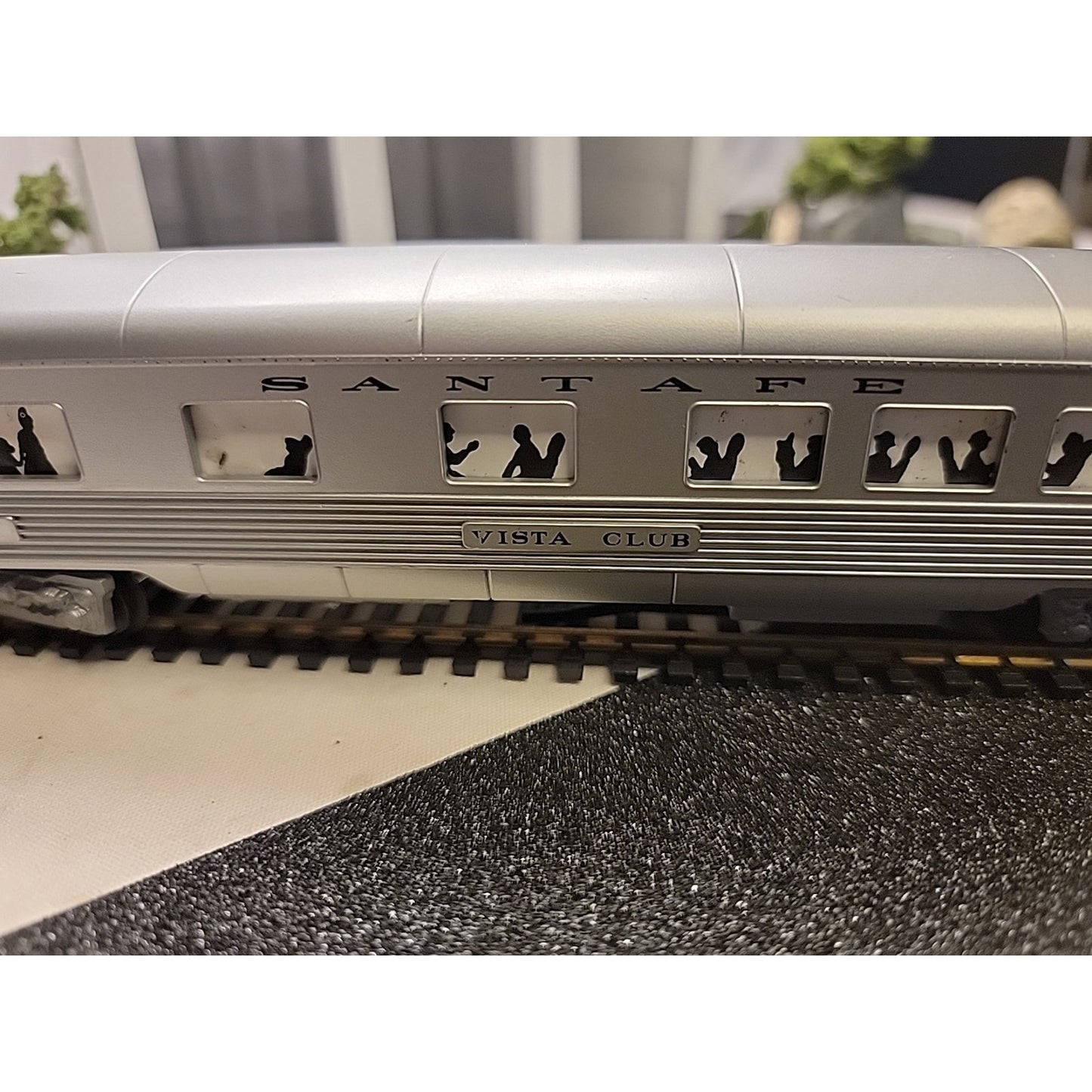 Life-Like HO Scale Santa Fe Vista Club Illuminated Passenger Car