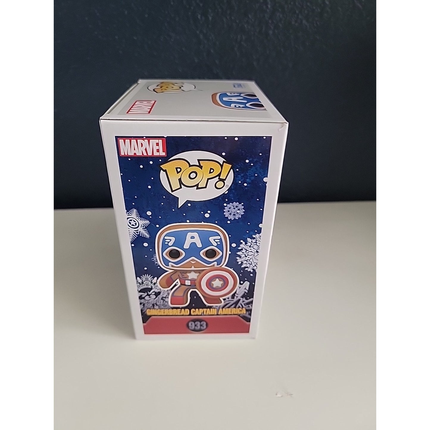 Funko Pop! Marvel: Gingerbread Captain America #933 w/protector