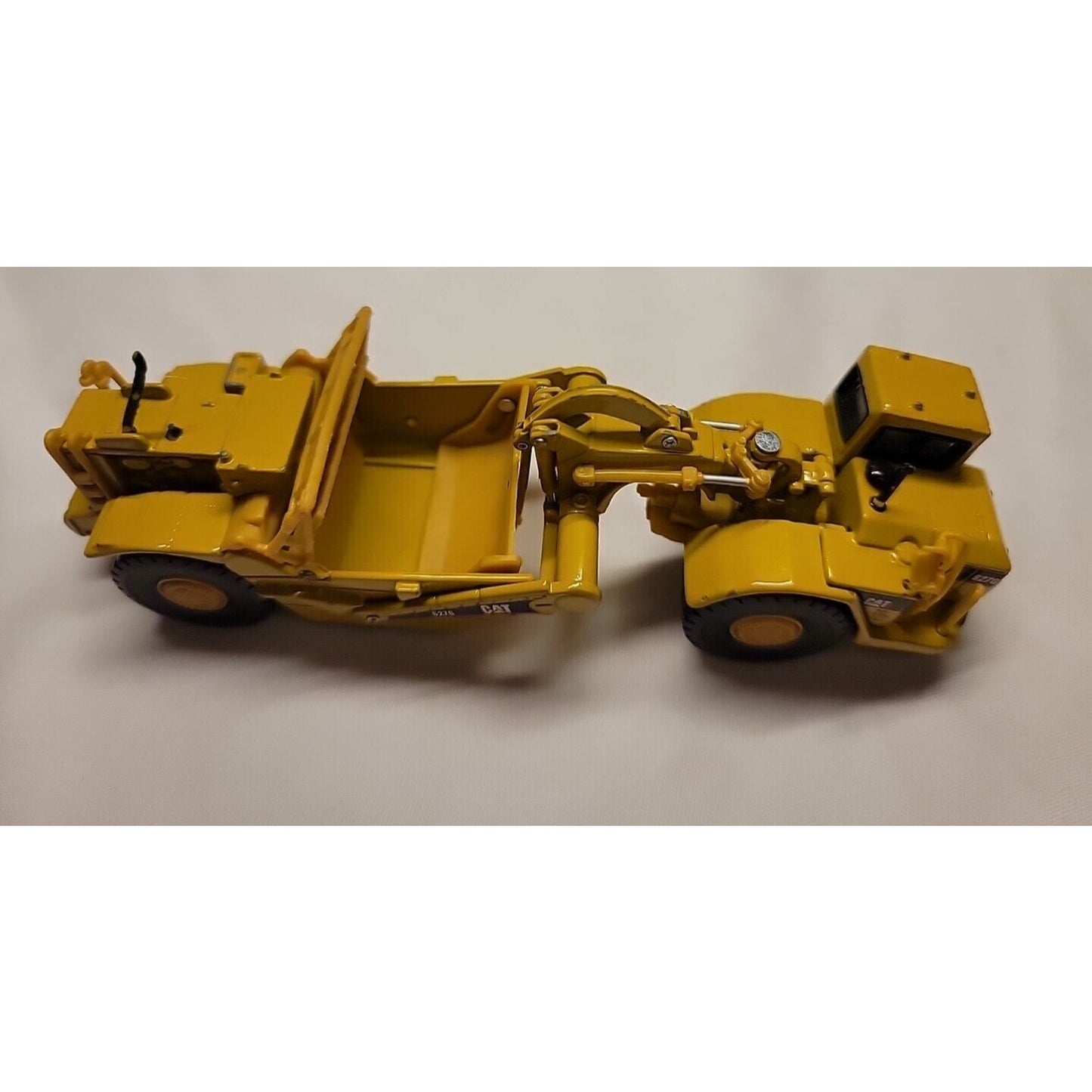 1/87 (HO) Cat 627G Wheel Tractor-Scraper Model-Diecast Masters-Caterpiller