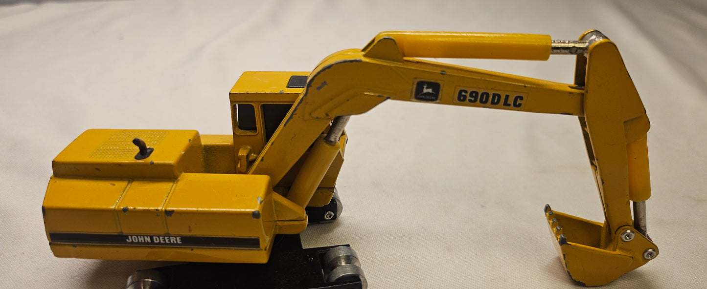 Ertl 690 DLC john deere