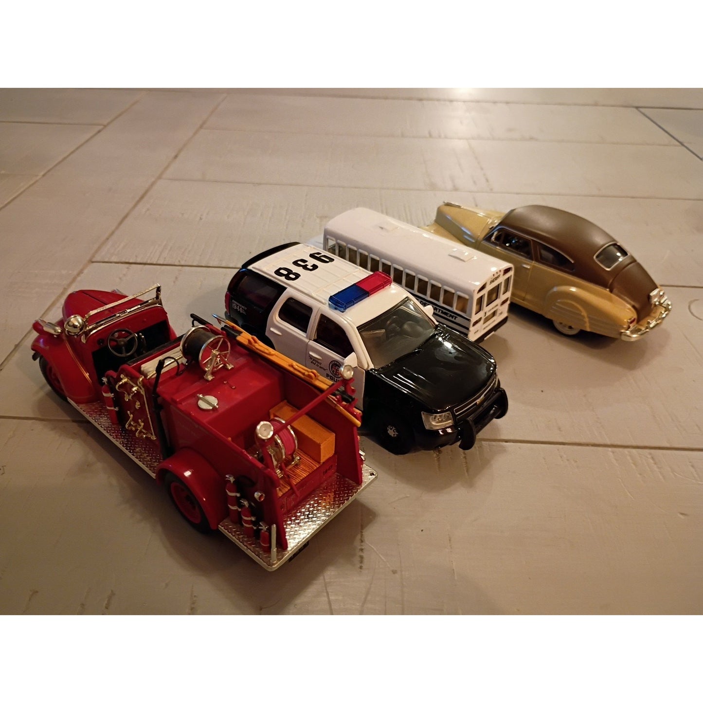 Tomahawk Diecast Starter 4 Pack Various Vehicles Police, Fire, Sheriff, Fleetlne