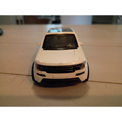 2022 Range Rover SuV - 1:32 White