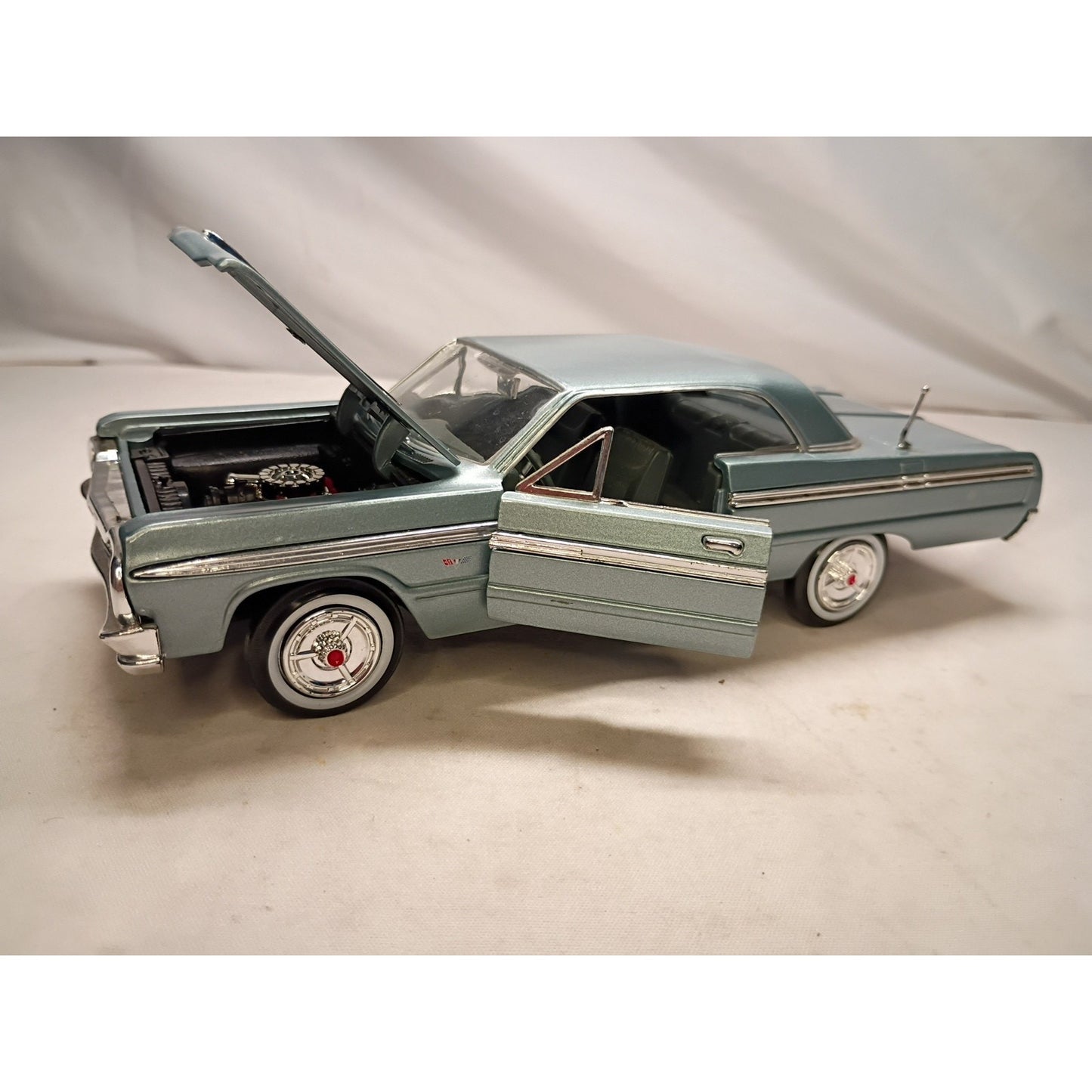 1964 Chevrolet Impala - Blue Diecast 1:24 Scale Model Car