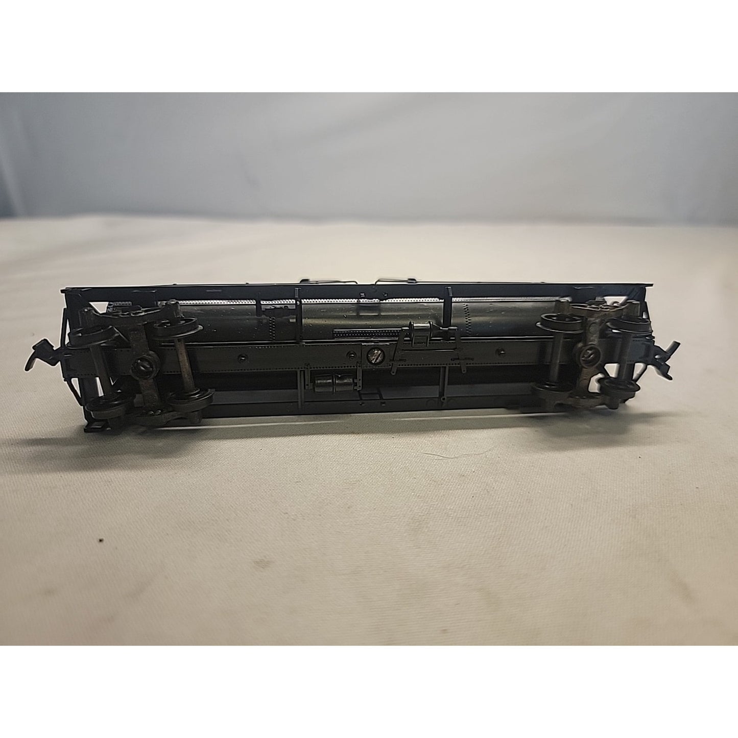 ATHEARN Dow Chem. Tank Car #1553 1:89 W/ Box; Used