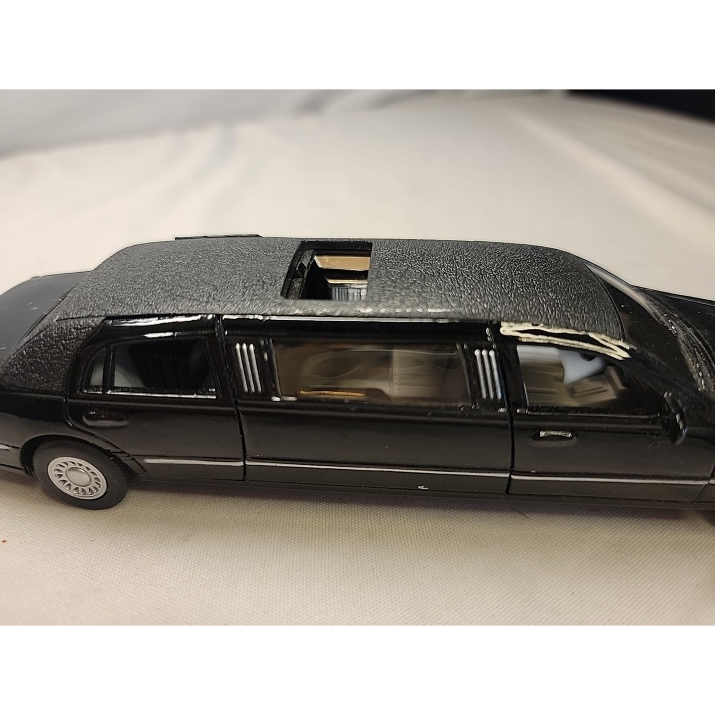 1999 Lincoln Town Car Stretch Limousine Model 1:38 Scale Diecast