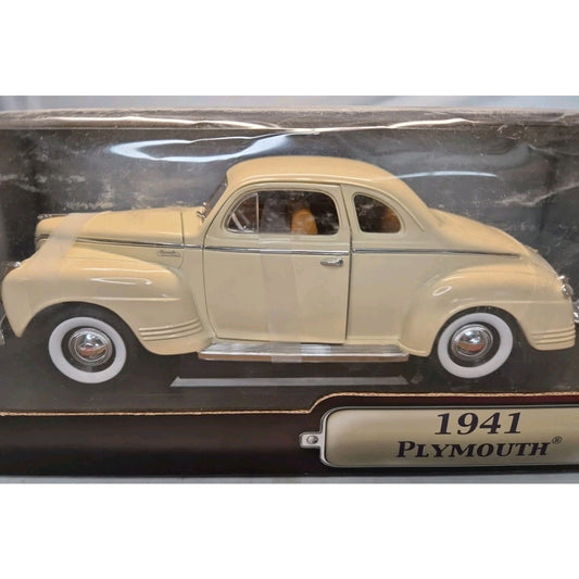 Road Signature- Deluxe Edition- 1941 Plymouth Special Deluxe, Cream 1:18