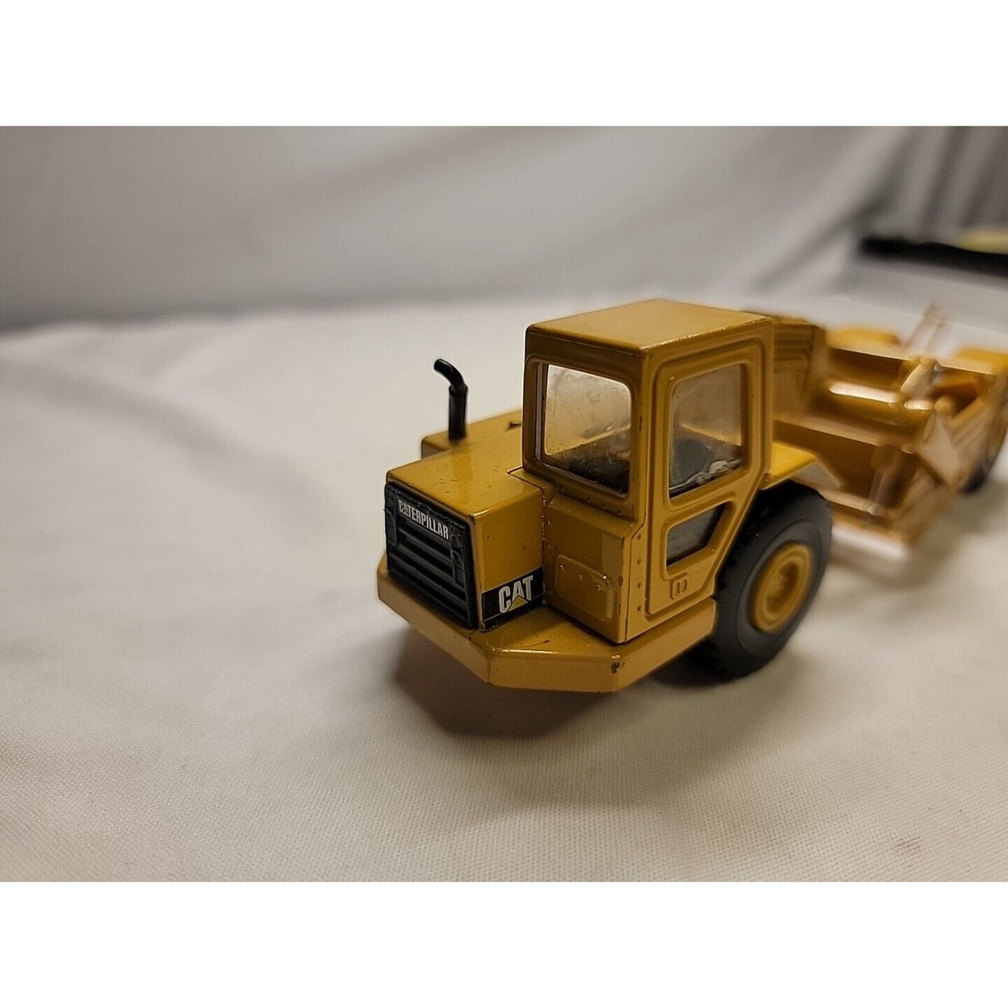 Norscot Caterpillar CAT 611 Scraper Earth Mover 1/64 heavy equipment