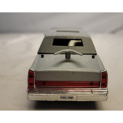 Vintage 1:32 Diecast Model Lincoln Limousine