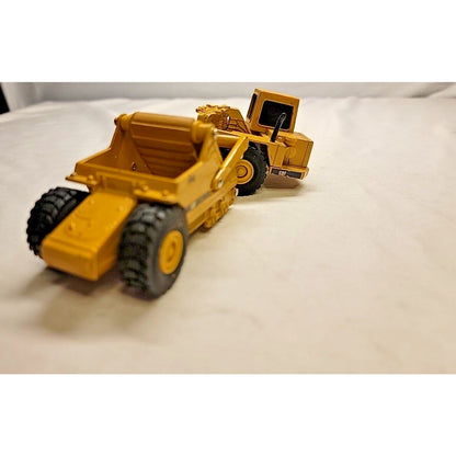 ERTL DIE CAST Caterpillar 613C Wheel Tractor Elevating Scraper