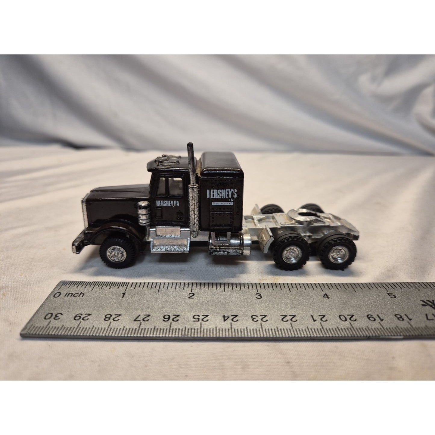 Herseys Brown Semi Truck Vintage Diecast Tractor 1:64