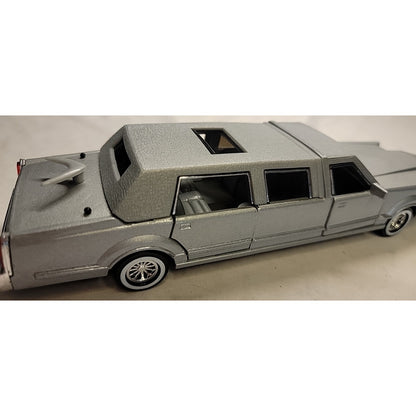 Vintage 1:32 Diecast Model Lincoln Limousine