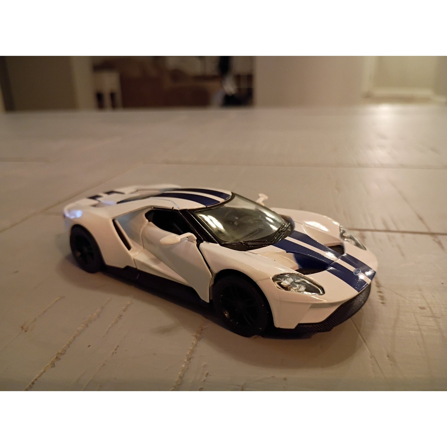 Kinsmart 2017 Ford GT 1:38 Diecast