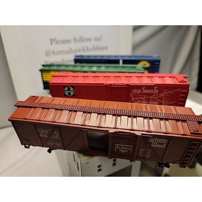 ho scale box cars lot (4) Used Missing Slide Door