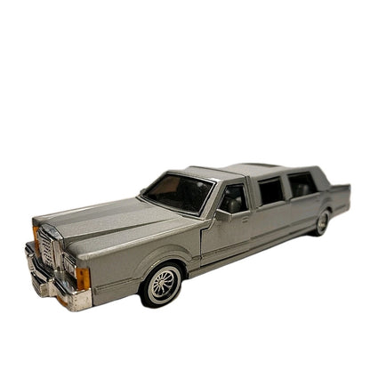 Vintage 1:32 Diecast Model Lincoln Limousine