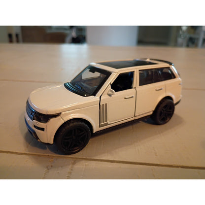 2022 Range Rover SuV - 1:32 White