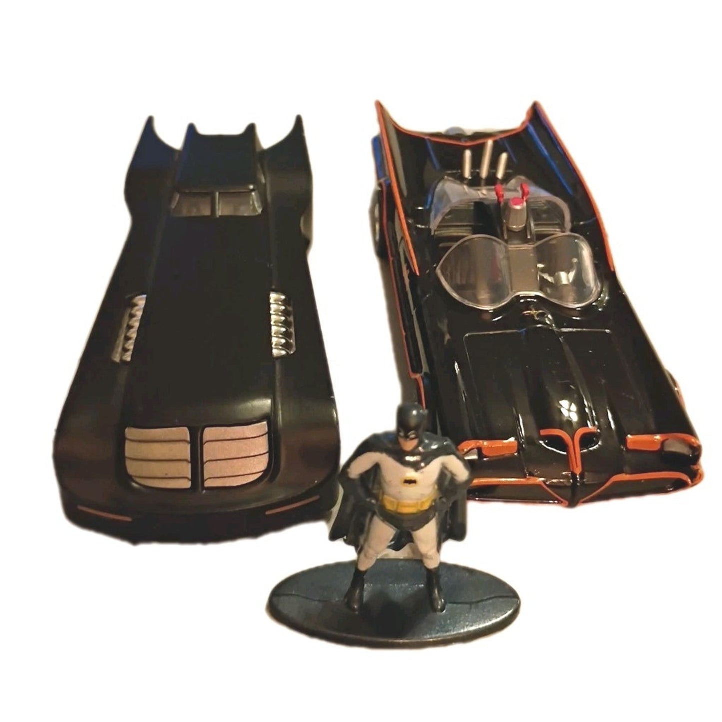 Jada Toys DC Comics 1:32 Batmobile 1989 & 66 Diecast And Metal Figurine