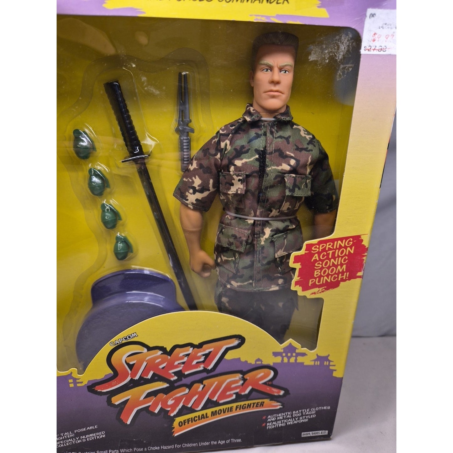 Colonel Guile with Spring Action Sonic Boom Punch Street Fighter 12" Capcom 1993