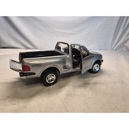 Maistro Diecast 1997 Ford F150 Pickup Silver Truck Doors Open