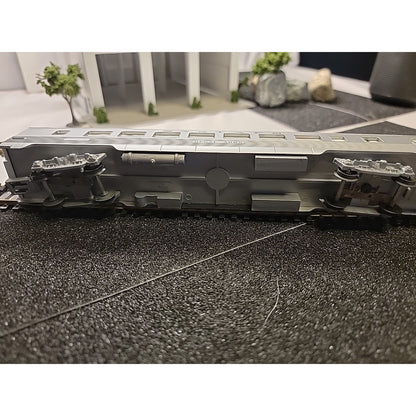 Life-Like HO Scale Santa Fe Regal Arms Pullman Illuminated Passenger Car