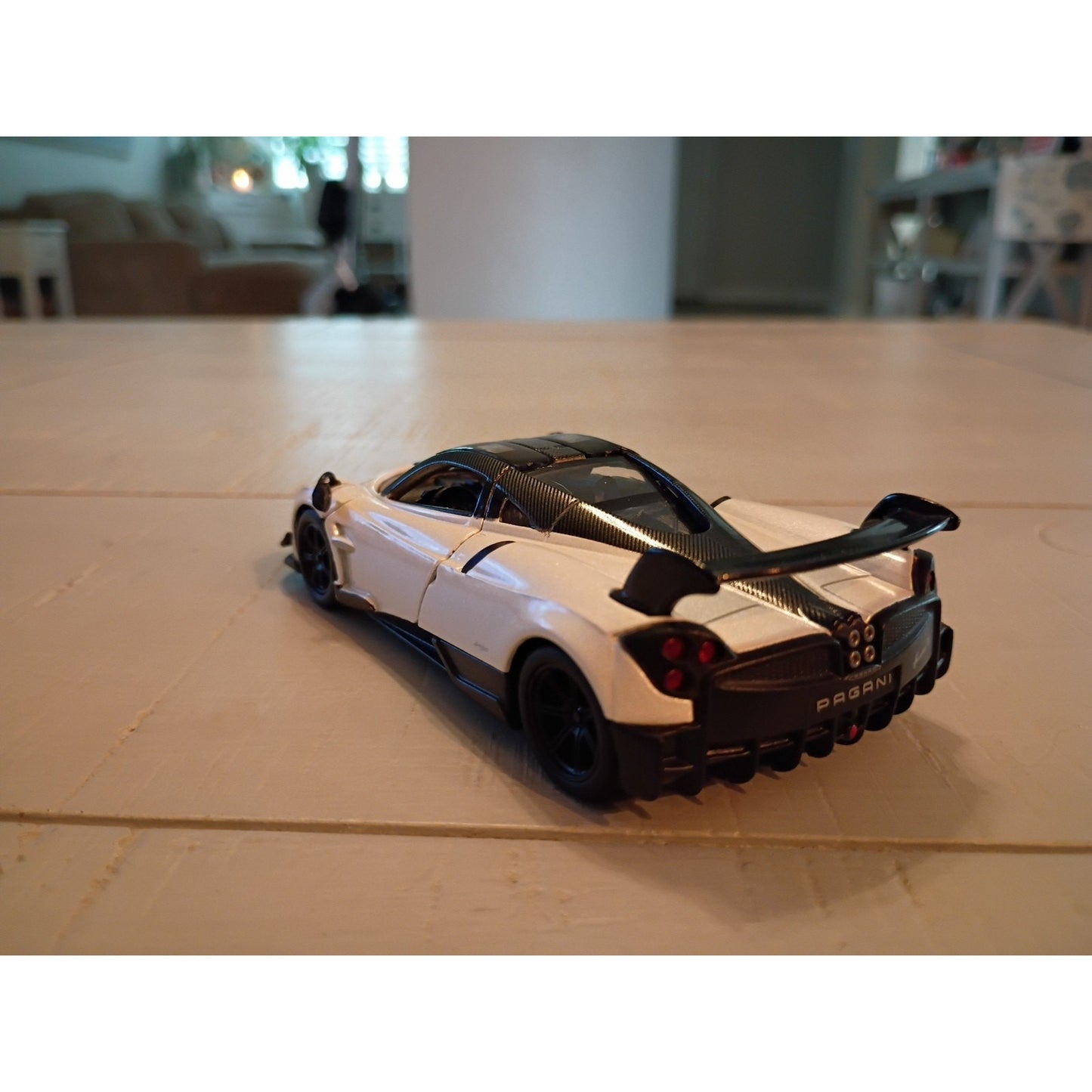 Kinsmart Pagani Huayra Diecast 1:38 White Metallic