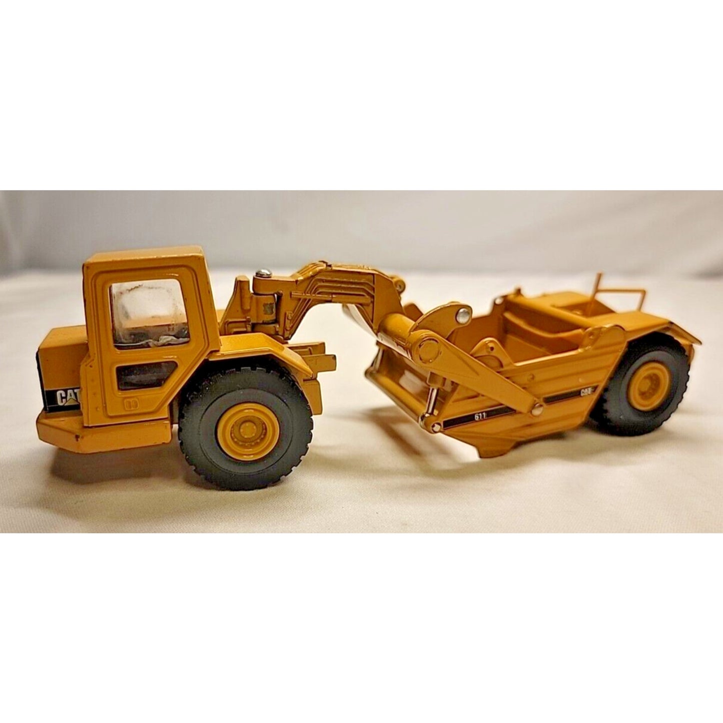 Norscot Caterpillar CAT 611 Scraper Earth Mover 1/64 heavy equipment