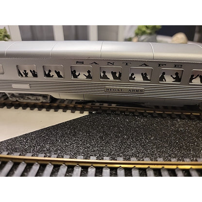 Life-Like HO Scale Santa Fe Regal Arms Pullman Illuminated Passenger Car